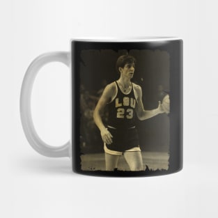 Pete Maravich - Vintage Design Of Basketball Mug